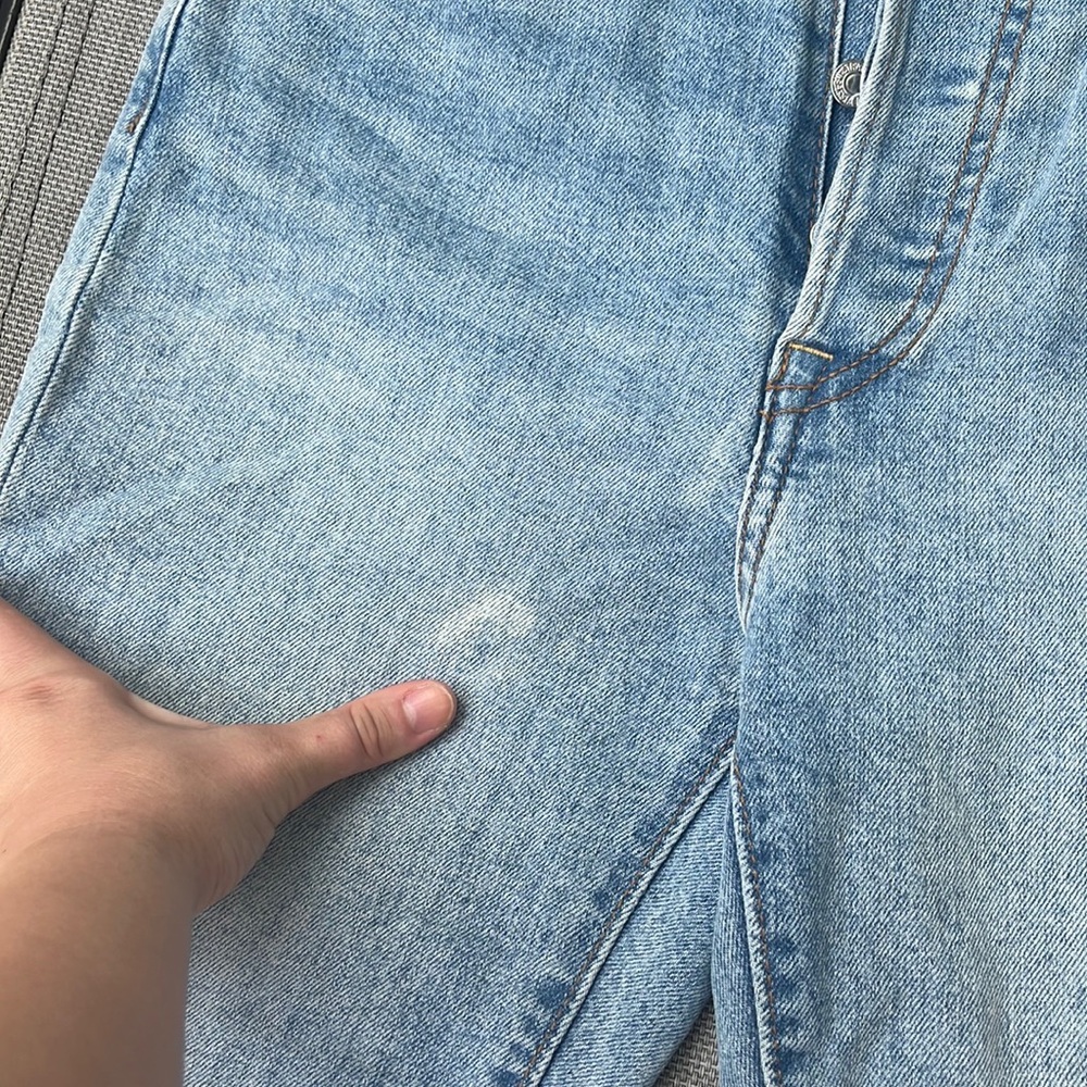 Levi’s Wedgie Straight Light Wash Distressed - Picture 5 of 5